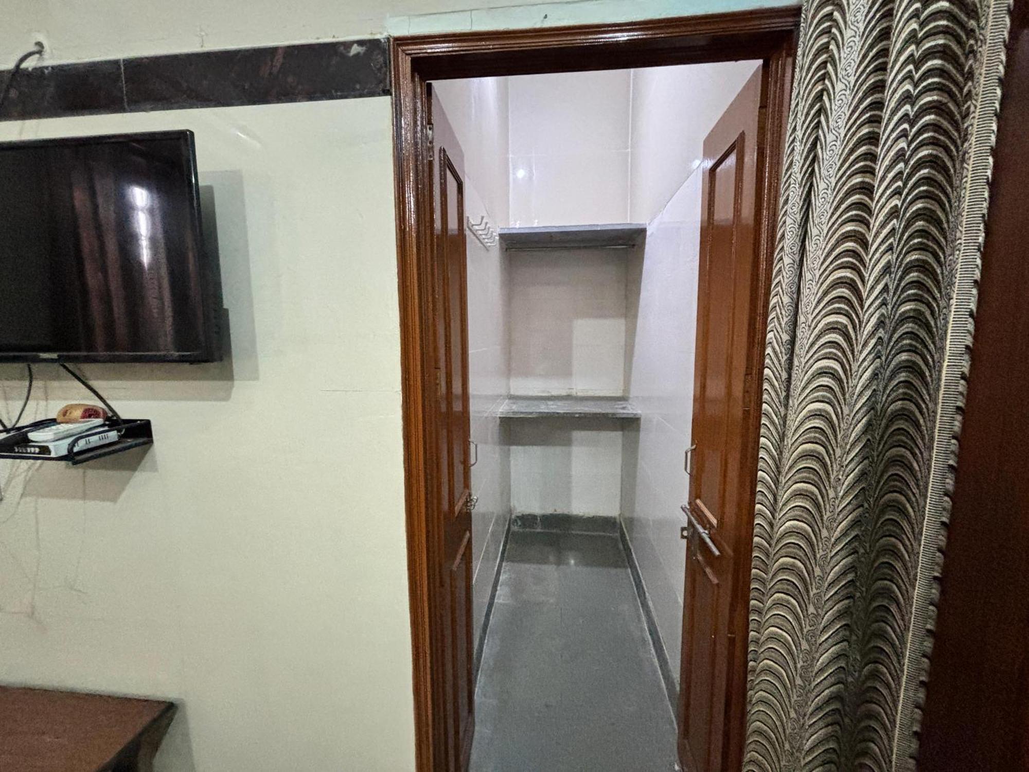 Shri Balaji Dham Hotel Vrindāvan Exterior photo